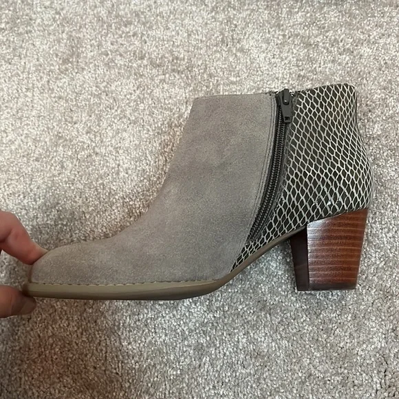 Vionic Boots - Picture 2 of 6